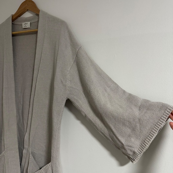Wilfred Aritzia | Cream | Drop Shoulder Cardigan | Medium - Picture 4 of 9